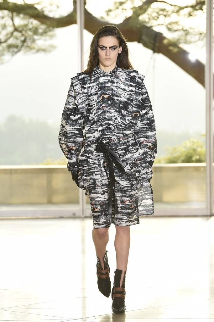 Утренний кофе: Япония от Louis Vuitton, пинап-макияж для лета