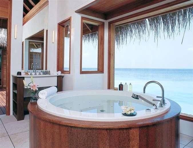 Погрузиться в красоту: 8 отелей со сказочной ванной
