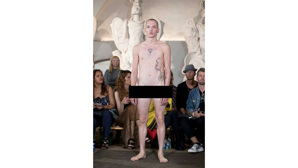 На Неделе моды в Стокгольме по подиуму прошлись полностью обнаженные модели