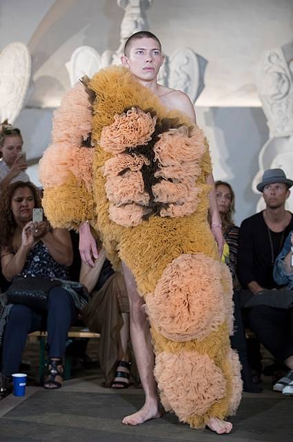 На Неделе моды в Стокгольме по подиуму прошлись полностью обнаженные модели
