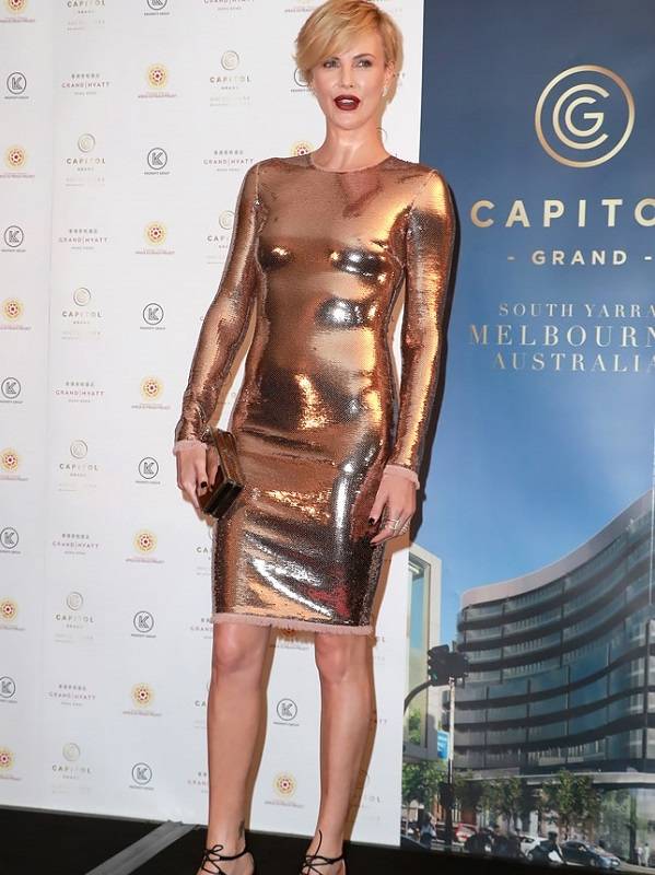 Форт-Нокс: золотые платья снова выходят в тренды