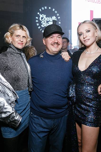 Ксения Собчак, Полина Киценко и другие звезды повеселились на рок-вечеринке