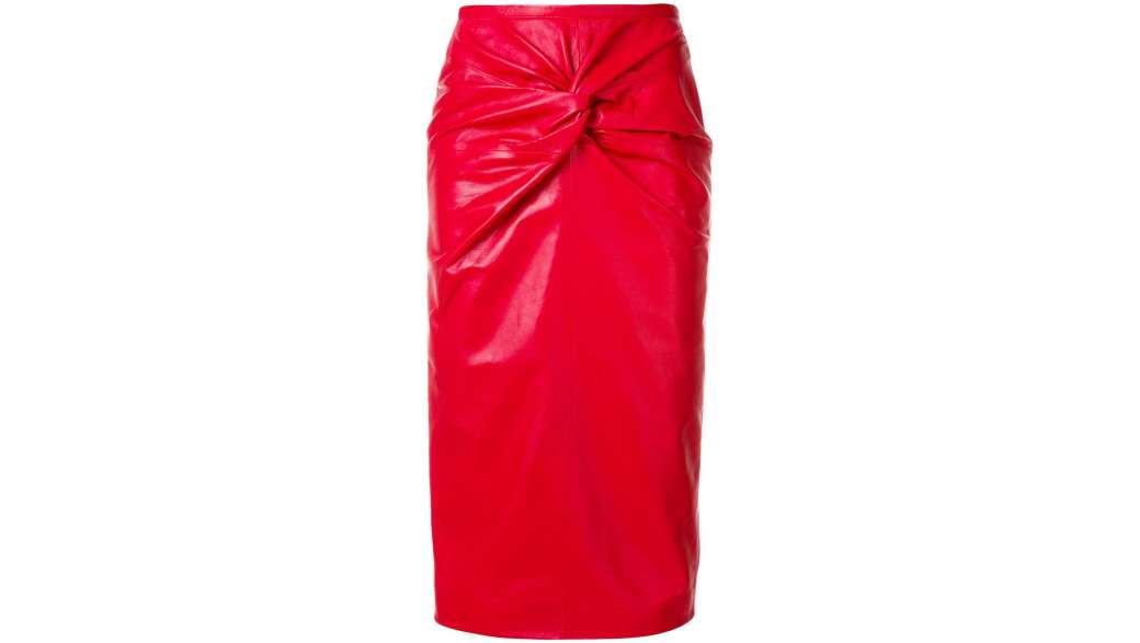 Модные тренды: Как сочетать красный цвет в одежде