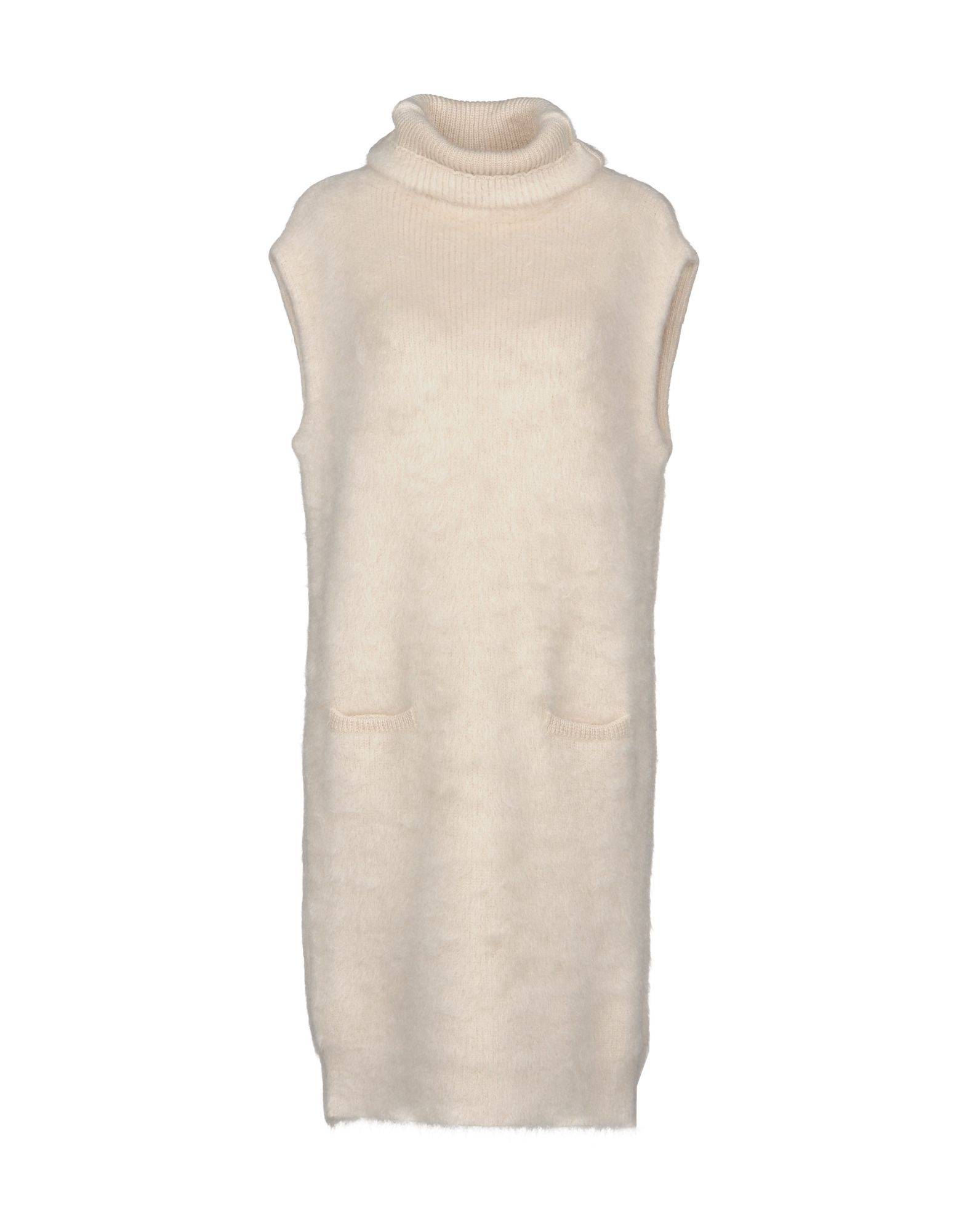 Модные тенденции: 18 теплых и уютных платьев для зимы